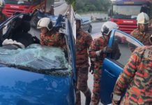 Kemalangan tayar lori tercabut