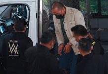 அலுங்கின் செதில்களை ஒப்படைக்கவில்லை என்று மூத்த சுங்கத்துறை அதிகாரி மீது குற்றச்சாட்டு