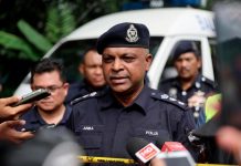 Baling pasu ke arah balai polis – Dua remaja ditahan