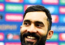 “அப்பா அம்மா இல்லாம எதுவுமில்ல!” – ஓய்வு பெறும் தினேஷ் கார்த்திக் நெகிழ்ச்சி!