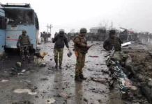 ஒருபுறம் மோடி பதவியேற்பு விழா..! மறுபுறம் ஜம்மு காஷ்மீரில் பேருந்து மீது தீவிரவாதிகள் தாக்குதல்: 10 பேர் உயிரிழப்பு