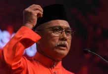 பிரதமருக்கு ஆதரவளித்த 6 நாடாளுமன்ற தொகுதிகளையும் உடனடியாக காலி செய்ய சபாநாயகருக்கு நோட்டீஸ்- பெர்சாத்து கட்சி