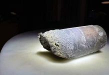 வீட்டில் விழுந்த விண்வெளி சிதைவு: ‘நாசா’விடமிருந்து 100,000 அமெரிக்க டாலர் இழப்பீடு பெற முயற்சி