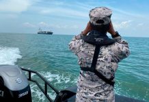 படகு கவிழ்ந்து விபத்து; காணாமல் போன மீனவர்களில் ஒருவர் பாதுகாப்பாக மீட்பு-மற்றொருவரை காணவில்லை