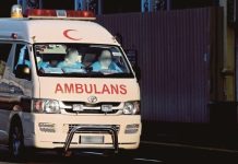 மரம் விழுந்ததில் கர்ப்பிணி பெண்ணின் கரு கலைந்தது