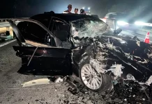 BMW langgar lori rosak – 4 maut