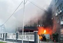 Pencawang padat sebelah gereja terbakar