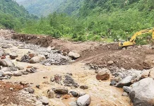 நிலச்சரிவில் புதையுண்ட ஒரே குடும்பத்தை சேர்ந்த 4 பேர்: நேப்பாளத்தில் சம்பவம்