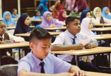 ஆங்கிலம் மொழியை சீக்கிரமாக கற்பிக்க வேண்டாம் என்கிறார் கல்வியாளர்