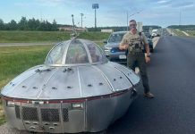 அமெரிக்க சாலையில் ‘வேற்று கிரகவாசிகளின் வாகனமா ?