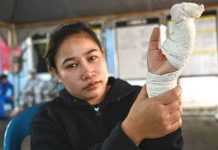 Bot terbalik: Lebih dua jam terapung di samping mayat rakan