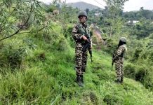 காஷ்மீரில் பயங்கரவாதிகளுடன் துப்பாக்கிச் சண்டை: 2 வீரர்கள் வீர மரணம்