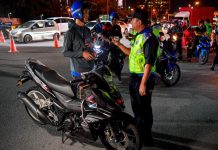 16 மணி நேர சோதனை: 967 சம்மன்கள்