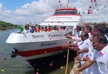 இலங்கைக் கப்பல் போக்குவரத்து தொடங்கியது: 44 பயணிகள் சென்றனர்