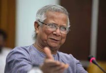 இவரு தான் எங்களுக்கு வேணும்…! நோபல் பரிசு பெற்றவரை அழைக்கும் வங்கதேச மாணவர்கள்!