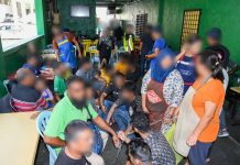 Kedai dimonopoli warga asing digempur oleh Imigresen – 71 ditahan