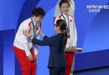 Michelle Yeoh lakar sejarah sampaikan pingat pemenang