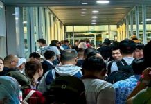 நுழைவாயில் கதவு திறக்கப்படவில்லை: KK விமான நிலைய ஸ்கை பிரிட்ஜில் சிக்கிய பயணிகள்