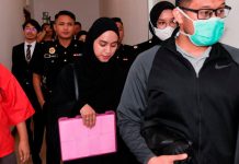 1.52 மில்லியனுக்கும் அதிகமான நிதியை தவறாகப் பயன்படுத்தியதாக தம்பதி மீது குற்றச்சாட்டு