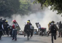 மியான்மர் உள்நாட்டு போர்; 3 கோடி மக்கள் வெளியேற்றம்