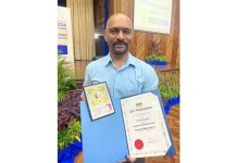 34 ஆண்டுகளாக தவறாமல் ரத்ததான செய்து வரும் குமார் 20 ஆண்டுகளாக மருத்துவ விடுப்பு எடுத்ததில்லை என்கிறார்