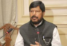 சத்ரபதி சிவாஜி சிலை விவகாரத்தை அரசியலாக்க வேண்டாம்: ராம்தாஸ் அத்வாலே