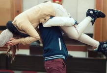 விவாகரத்து வழக்கில் டுவிஸ்ட்.. மனைவியை நீதிமன்றத்தில் இருந்து குண்டுக்கட்டாக தூக்கி ஓடிய கணவன்