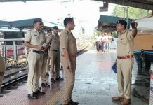 ரயில் நிலையத்தில் உறங்கியோரைக் கல்லால் தாக்கிய ஆடவர்; இருவர் உயிரிழப்பு