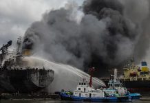 இந்தோனேசியாவில் படகு தீப்பிடித்து விபத்து: 5 பேர் பலி