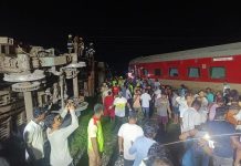 சென்னை புறநகர்ப் பகுதியில் ரயில் விபத்து: 20 பேர் காயம்