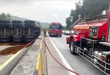 Pemandu maut lori tangki terbalik di Lebuh Raya KL-Karak