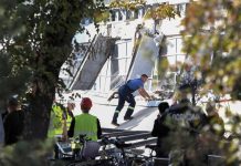 ரெயில் நிலையத்தின் மேற்கூரை இடிந்து விழுந்து விபத்து – 8 பேர் பலி