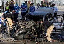 பாகிஸ்தான்: வீரர்களை கொல்ல காரில் வைத்த வெடிகுண்டு வெடித்து பயங்கரவாதிகள் பலி