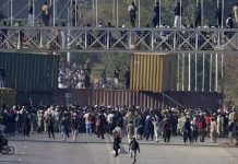 6 பாதுகாப்பு வீரர்கள் பலி: போராட்டக்காரர்களை கண்டதும் சுட்டுத்தள்ளுங்கள்-பாக். ராணுவம் உத்தரவு