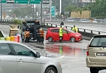 Hujan pagi, 5 kenderaan terperangkap banjir kilat