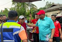 நீர்த் தேக்கம் உடைப்பு: பாதிக்கப்பட்ட மக்களுக்கு சுங்கை பூலோ மக்கள் சேவை மையம் உதவி