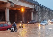 2 மணி நேரக் கனமழை; நீலாயின் பல பகுதிகள் வெள்ளத்தில் மூழ்கின