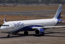 கைவிட்ட இண்டிகோ.. உணவின்றி சிக்கித்தவிக்கும் 400 பயணிகள்