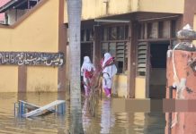 கிளந்தானில் வெள்ளத்தில் மூழ்கிய விடுதி; கடினமான தருணத்தை அனுபவித்த SPM மாணவர்கள்