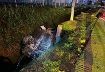 கால்வாயில் கவிழ்ந்த கார்; மனைவி மரணம், கணவர் மற்றும் பிள்ளைகள் காயம்