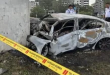 Kereta langgar tiang MRT – Pemandu rentung!