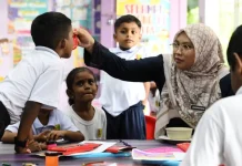 மலேசியர்களின் மனத்தை தொட்ட ஆசிரியரின் கருணை