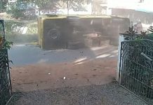 பள்ளி வேன் உருண்டு விழுந்து விபத்து- மாணவி உயிரிழப்பு: