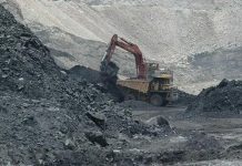 அசாம்: நிலக்கரி சுரங்கத்தில் சூழ்ந்த வெள்ளம்; 15 தொழிலாளர்கள் நிலை என்ன?