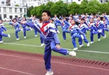 சீனாவில் பள்ளி மாணவர்களுக்கு தினமும் 2 மணிநேரம் உடற்கல்வி பாடம் கட்டாயம்