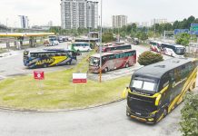 ஓட்டுநர் பற்றாக்குறை; திண்டாடும் பேருந்து மற்றும் லோரி சேவை நிறுவனங்கள்