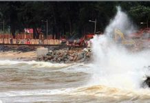 தெரெங்கானுவின் நான்கு கடற்கரைகளில் பலத்த கடல் எதிர்பார்க்கப்படுவதால் போலீசார் பாதுகாப்பு பணியில் ஈடுபட்டுள்ளனர்