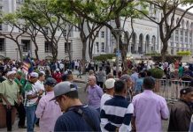 Lebih 3,000 penyokong Najib banjiri Istana Kehakiman