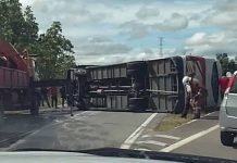 Bas terbalik – 28 orang alami detik cemas