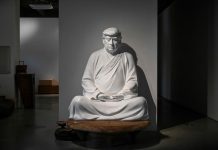 புத்தர் வடிவில் டிரம்ப் உருவச் சிலைகள்!